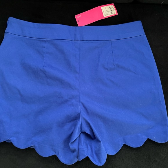 Lilly Pulitzer 5" Arabeth Scallop Stretch Short in corsica blue. Size 2. - Picture 2 of 7